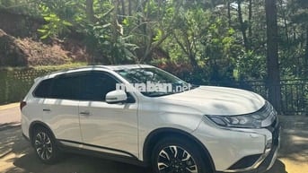 Mitsubishi Outlander 2.0 CVT Premium Trắng