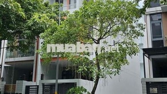 Toà nhà văn phòng 5x22m cho thuê lẽ từng tầng tại KDT Vạn Phúc
