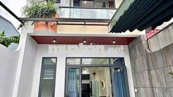 Đi công tác cần bán nhà lầu SHR gần cx. Đức Hưng. Giá chỉ 1ty750 