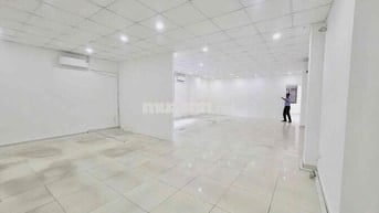 Cho thuê toà văn phòng 5 tầng . Có pccc , tầng hầm , thang máy đầy đủ