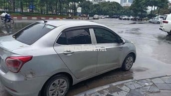 Hyundai Grand i10 Số sàn Bạc