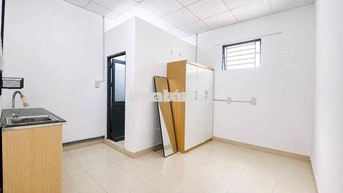 TRỐNG SẴN STUDIO GIÁ RẺ SẴN MÁY LẠNH - CỬA SỔ TRỜI - GẦN ĐH VĂN HIẾN.
