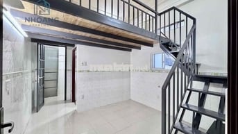 Giá Tốt!! Cho Thuê Phòng Gác 25m2 Tách Bếp_Cửa Sổ Trời Ngay CMT8 Q3