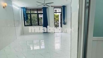 Văn phòng 40m2 có ban công giá chỉ 7 triệu/ tháng tại Vạn Phúc City