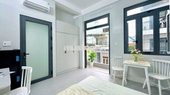Khai trương nhà xây mới 100%, Studio ban công Hòa Bình ngay Đầm Sen