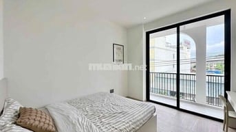 Cho thuê căn hộ mới xây Full nội thất nằm ngay Làng Đại Học, Bách Khoa