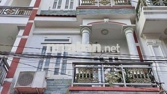 ô tô vào nhà 4pn có 2 máy lạnh, nội thất cọc 1th hẻm 7m ô tô đậu cửa 