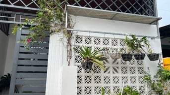Cần bán nhà sau lưng chợ và nhà thờ Trung Chánh