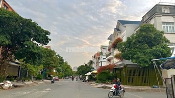 BÁN NHÀ 3 TẦNG_ HXH _ BÊN SÔNG GIGAMAILL _ P.HIỆP BÌNH CHÁNH _ 4 X 18