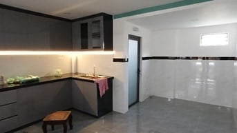 Bán Nhà Đúc Lửng Hẻm Xe Hơi DT 4M x 18M 