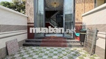 Nhà 2 lầu 4pn 4 máy lạnh gần Chợ Cầu ván (Lê Phước Thọ)