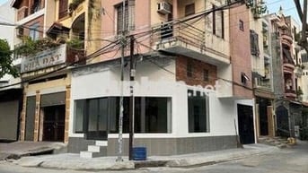 Mặt bằng tầng trệt lô góc, và phòng gác đúc lửng ở lại
