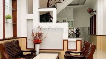 Nhà giá rẻ ngay trung tâm wc riêng từng phòng
