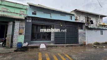 nhà mặt tiền hóc môn rẻ như trong hẽm