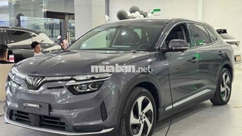 Bán xe VinFast VF8S màu xám đẹp Free sạc KM >80 Tr