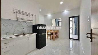 Căn 1 phòng ngủ ban công ngay trung tâm Quận 10 