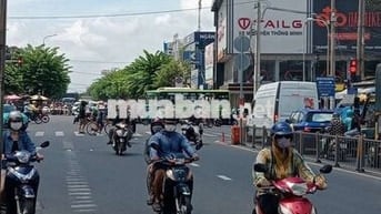 nhà gốc 2 mặt tiền đường Phạm Hùng phường 5 quận 8 DT 18m x 3m 2 lầu 