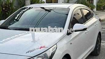 Hyundai Accent Trắng 5 chỗ