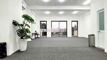 chỉ 12 triệu/tháng có ngay văn phòng 100m2 tịa Vạn Phúc city