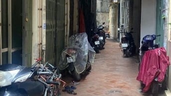 Cho hộ gia đình  thuê nhà ngõ  151 nguyễn đức cảnh