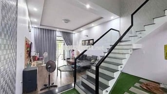 257 CHO THUÊ NHÀ 2.5 TẦNG VIEW CÔNG VIÊN XANH MÁT