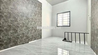Phòng trệt gác đúc gần UFM KCX tiện đi Nguyễn Tất Thành