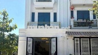 nhà 1 trệt 2 lầu UYÊN HƯNG, TÂN UYÊN,kế KCN NAM TÂN UYÊN,có nội thất