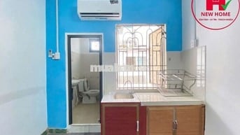 studio cửa sổ lớn, Ni Sư Huỳnh Liên