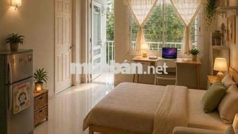 Căn Studio ban công rộng nhìn ra vườn của căn biệt thự