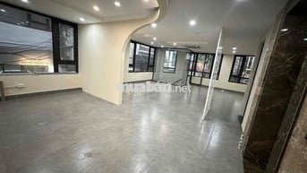 cho thuê mặt bằng tầng 2 rộng lô góc 100m2 ở 26 Nguyên Hồng - Đống Đa