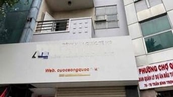 MẶT BẰNG + GÁC LỬNG MỚI NGAY MẶT TIỀN SÁT CẦU CHỮ Y QUẬN 5