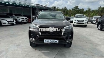 Toyota Fortuner 2020 2.4G 4x2 AT Đen