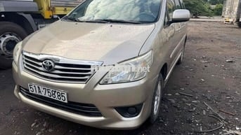 Toyota Innova E 2013 Số sàn Vàng cát