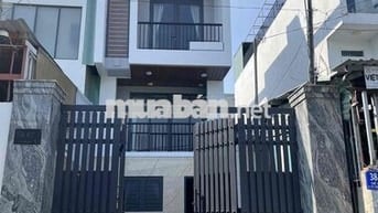 Nhà mới xây, cho thuê phòng dưới trệt thoáng mát + sân riêng