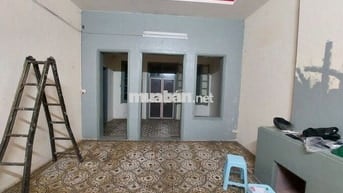 Cho thuê Tầng 2 Nhà biệt thự Pháp cổ 5 Lý Nam Đế, tầng 1 có nhà để xe