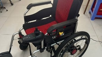 muốn bán xe lăn điện cũ còn đẹp 90%