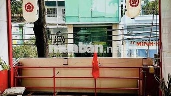 phòng lầu 1 : 4x14m . ban công cực lớn , 1 phòng ngủ , 1wc