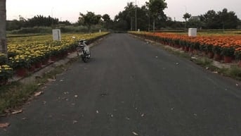 CHỦ CẦN TIỀN BÁN GẤP NỀN BIỆT THỰ 200m2 GẦN MẶT ĐƯỜNG ĐT 818 RỘNG 32 m