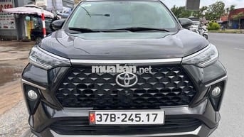 Toyota Veloz Cross 7 chỗ màu Đen