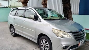 Toyota Innova 2.0E Số sàn 7 chỗ Bạc