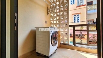 1 PHÒNG NGỦ - BAN CÔNG LỚN - FULL NỘI THẤT GỖ CAO CẤP - TRUNG TÂM SG