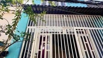 NHÀ 3 LẦU BÙI VĂN BA | 4.2m × 5m | CÁCH XE HƠI 80M | SỔ HỒNG HOÀN CÔNG