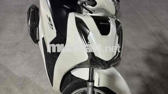 Honda SH Trắng Xăng