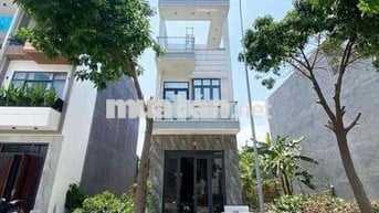 nhà 2 lầu 1 trệt Gần ngã tư Bình Chuẩn,4p ngủ có 2 máy lạnh,đường 7m