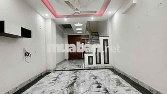 Cho Thuê Nhà DT 4x22 1Trệt 2Lầu 4Pn 5wc Sân Xe Rộng Hẻm Xe Tải