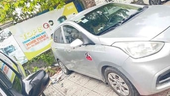 Hyundai Grand i10 5 chỗ màu Bạc