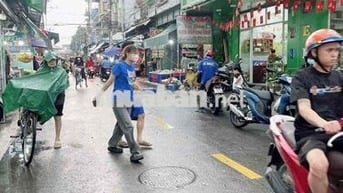 Cho thuê nhà cấp 4 có gác mặt tiền chợ dĩ an 2 giáp  Thủ Đức