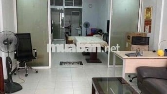 Cho thuê nhà mặt tiền Nguyễn Biểu, sầm uất, 4x18, có sân để xe