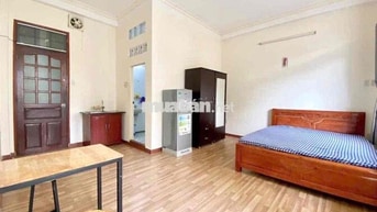 CHO THUÊ STUDIO FULL NT- BAN CÔNG LỚN- KHU VỰC TRẦN QUỐC HOANG