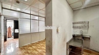 PHÒNG TRỌ GIÁ RẺ 40m2 tách bếp sẵn máy lạnh ngay Cầu Nhị Thiên Đường